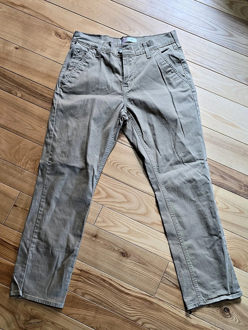 Levi Strauss Signature Straight Leg Chinos in Gray